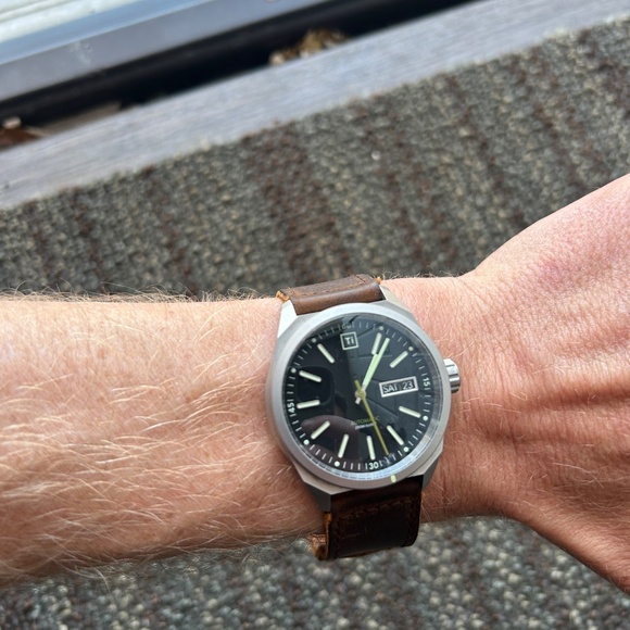 Big idea Design Titanium Field Watch Automatic - Picture 6 of 12